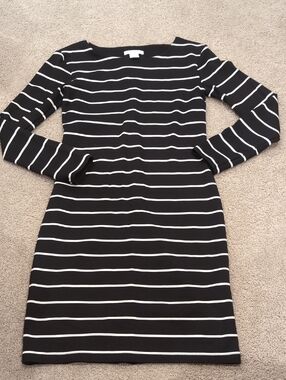 H&M Black and White Striped Long-Sleeve Sheath Dress